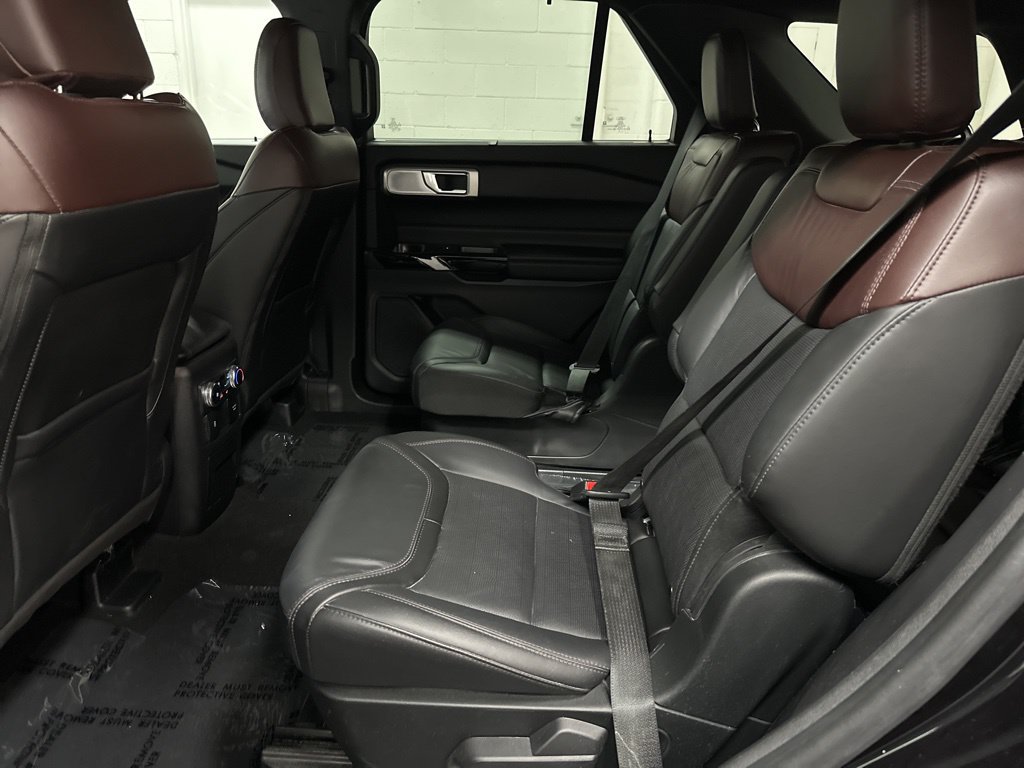 Used 2024 Ford Explorer Platinum w/ Technology Package AWD/4WD image 36
