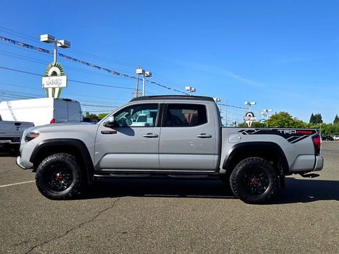 Used 2017 Toyota Tacoma TRD Pro AWD/4WD image 8