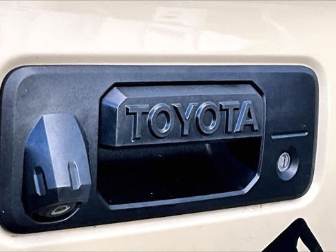 Used 2016 Toyota Tacoma TRD Off-Road w/ Towing Package image 31