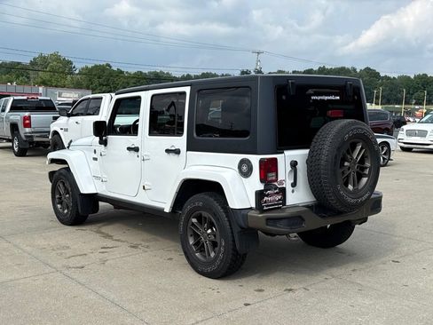 Used 2017 Jeep Wrangler Unlimited Sahara AWD/4WD image 4
