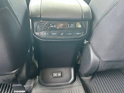Used 2024 Toyota Highlander LE FWD image 42