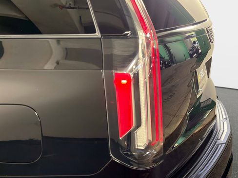 Used 2024 Cadillac Escalade ESV Luxury image 16