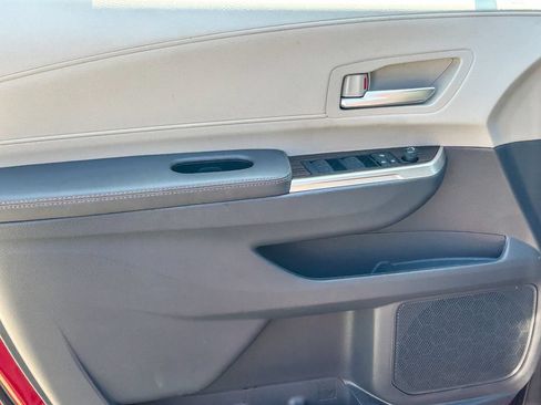 Used 2024 Toyota Sienna XLE w/ XLE Plus Package FWD image 25