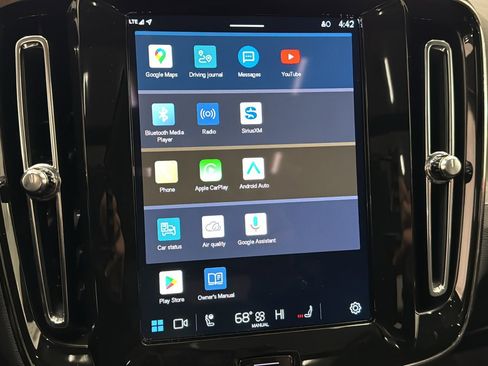 Certified 2025 Volvo XC40 B5 Plus image 17