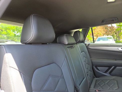 Used 2025 Volkswagen Atlas Cross Sport SE AWD/4WD image 18