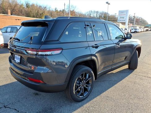 New 2025 Jeep Grand Cherokee Limited image 4