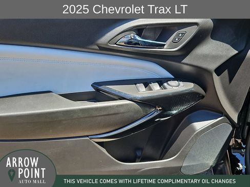 Used 2025 Chevrolet Trax LT FWD image 21
