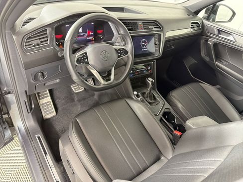 Used 2023 Volkswagen Tiguan SE R-Line image 4