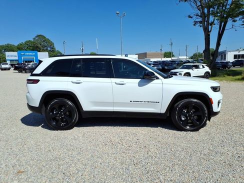 Used 2025 Jeep Grand Cherokee Limited w/ Luxury Tech Group II AWD/4WD image 8