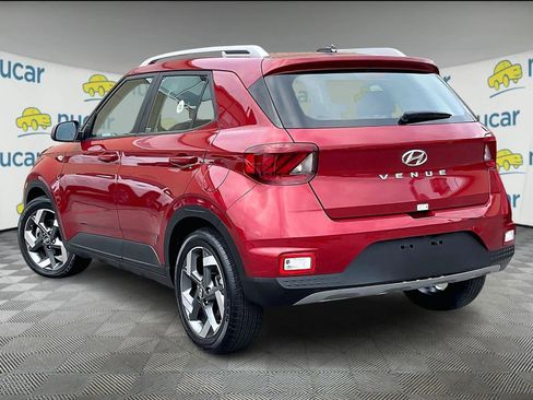 Used 2024 Hyundai Venue Limited image 5