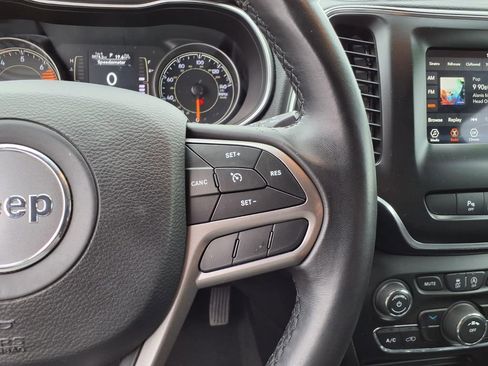 Certified 2019 Jeep Cherokee Latitude Plus AWD/4WD image 20