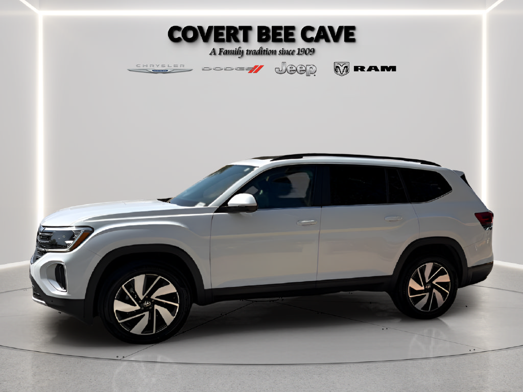 Used 2024 Volkswagen Atlas SE w/ Panoramic Sunroof Package FWD image 5