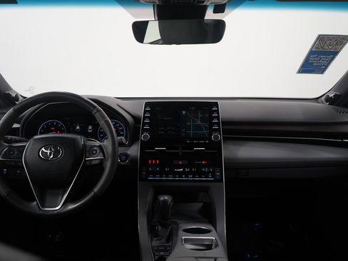 Used 2019 Toyota Avalon Limited image 12