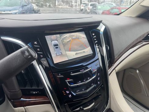 Used 2016 Cadillac Escalade Premium image 26
