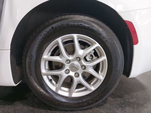 Used 2024 Chrysler Pacifica Touring-L FWD image 32
