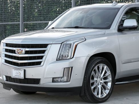 Used 2020 Cadillac Escalade ESV Luxury AWD/4WD image 8