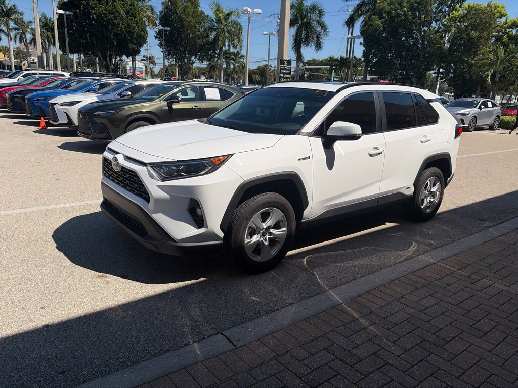 Used 2021 Toyota RAV4 XLE w/ Convenience Package AWD/4WD image 8