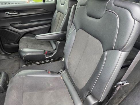 Used 2023 Jeep Grand Cherokee L Altitude AWD/4WD image 9