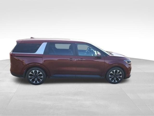Used 2024 Kia Carnival EX FWD image 2