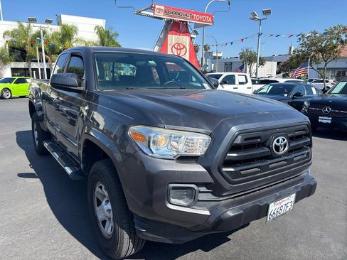 Used 2016 Toyota Tacoma SR RWD image 2