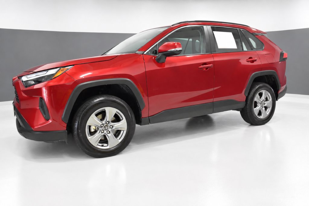Used 2025 Toyota RAV4 XLE FWD image 2