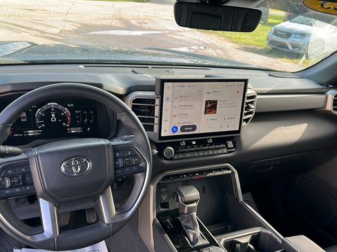 Used 2025 Toyota Tundra Limited AWD/4WD image 10