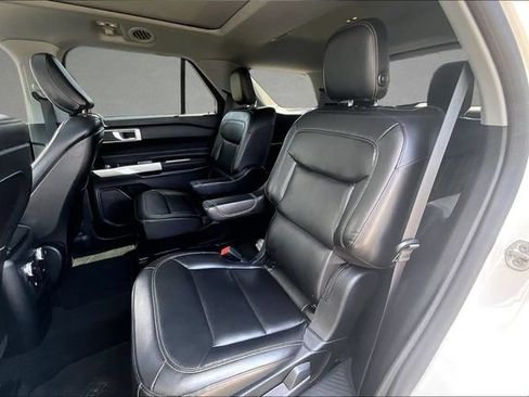 Used 2020 Ford Explorer XLT w/ Equipment Group 202A AWD/4WD image 25