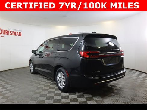 Used 2023 Chrysler Pacifica Touring-L image 6