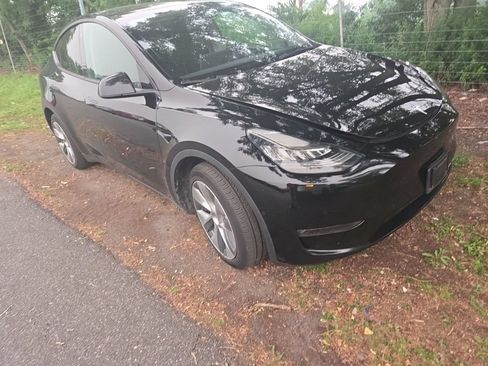 Used 2022 Tesla Model Y Long Range AWD/4WD image 3