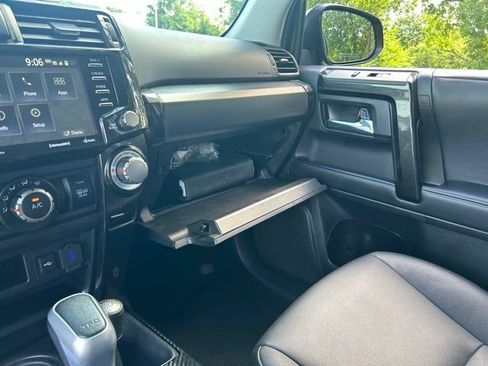 Used 2022 Toyota 4Runner TRD Off-Road Premium AWD/4WD image 36