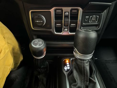 Used 2025 Jeep Wrangler Sahara AWD/4WD image 24