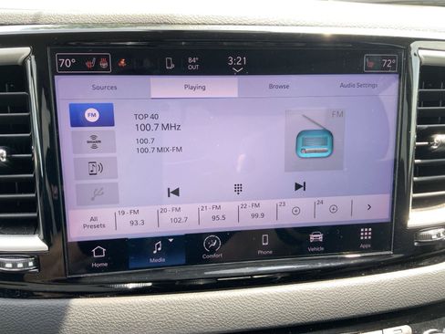 Used 2023 Chrysler Pacifica Touring-L FWD image 34
