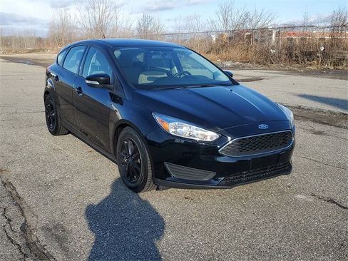 Used 2017 Ford Focus SE image 2