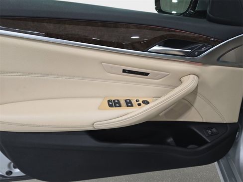 Used 2019 BMW 540i w/ Convenience Package image 26