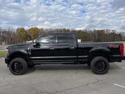 Used 2019 Ford F350 Limited image 2