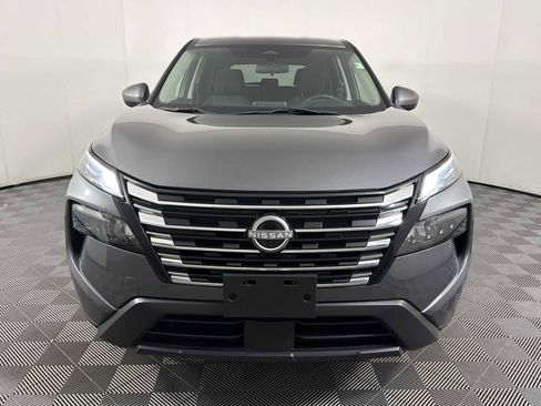 Used 2024 Nissan Rogue SV image 2