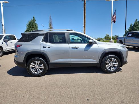 Used 2025 Chevrolet Equinox LT w/ Convenience Package II AWD/4WD image 2
