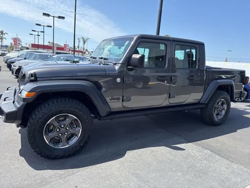 Used 2020 Jeep Gladiator Sport w/ Auxiliary Switch Group AWD/4WD image 11