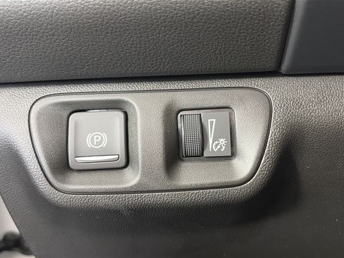 Certified 2023 GMC Acadia SLE FWD image 34