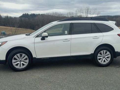 Used 2019 Subaru Outback 2.5i Premium AWD/4WD image 5