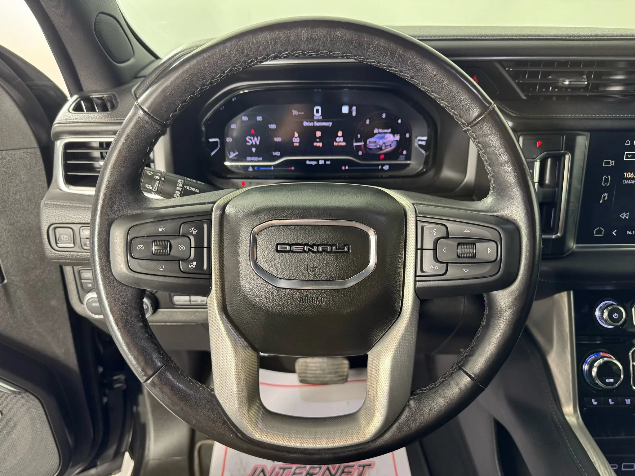 Used 2022 GMC Yukon Denali w/ Advanced Technology Package AWD/4WD image 16