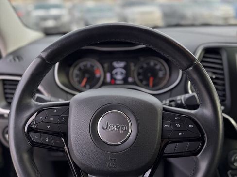 Used 2019 Jeep Cherokee Latitude Plus image 8