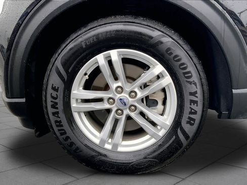 Used 2022 Ford Explorer XLT image 11