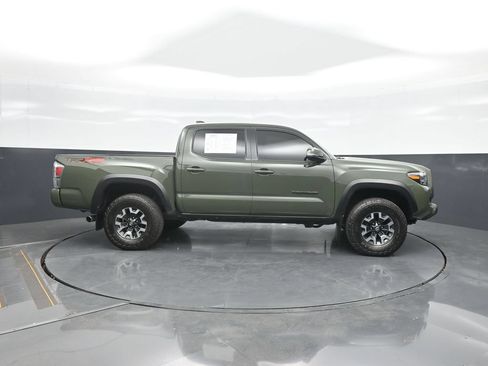 Used 2022 Toyota Tacoma TRD Off-Road w/ TRD Premium Off Road Package AWD/4WD image 8