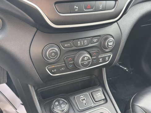 Certified 2021 Jeep Cherokee Trailhawk w/ Comfort/Convenience Group image 27