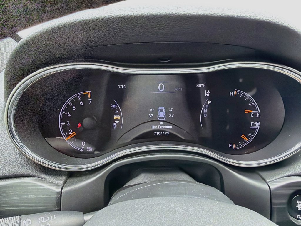 Used 2021 Jeep Grand Cherokee Laredo RWD image 39