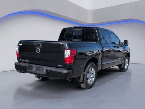 Used 2019 Nissan Titan SV w/ SV Convenience Package image 3