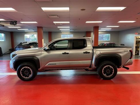 Certified 2024 Toyota Tacoma TRD Off-Road AWD/4WD image 6