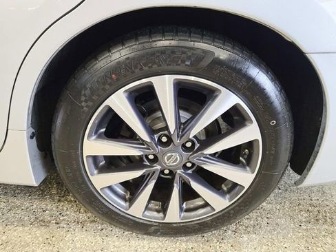 Used 2017 Nissan Altima 2.5 SL w/ Moonroof Package image 13