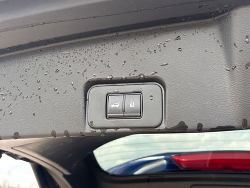 Used 2025 Nissan Rogue SV image 23